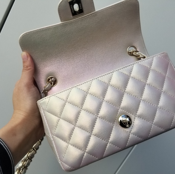 Authentic new Chanel mini single flap bag seashell irridescent 2020 lambskin - Picture 11 of 14